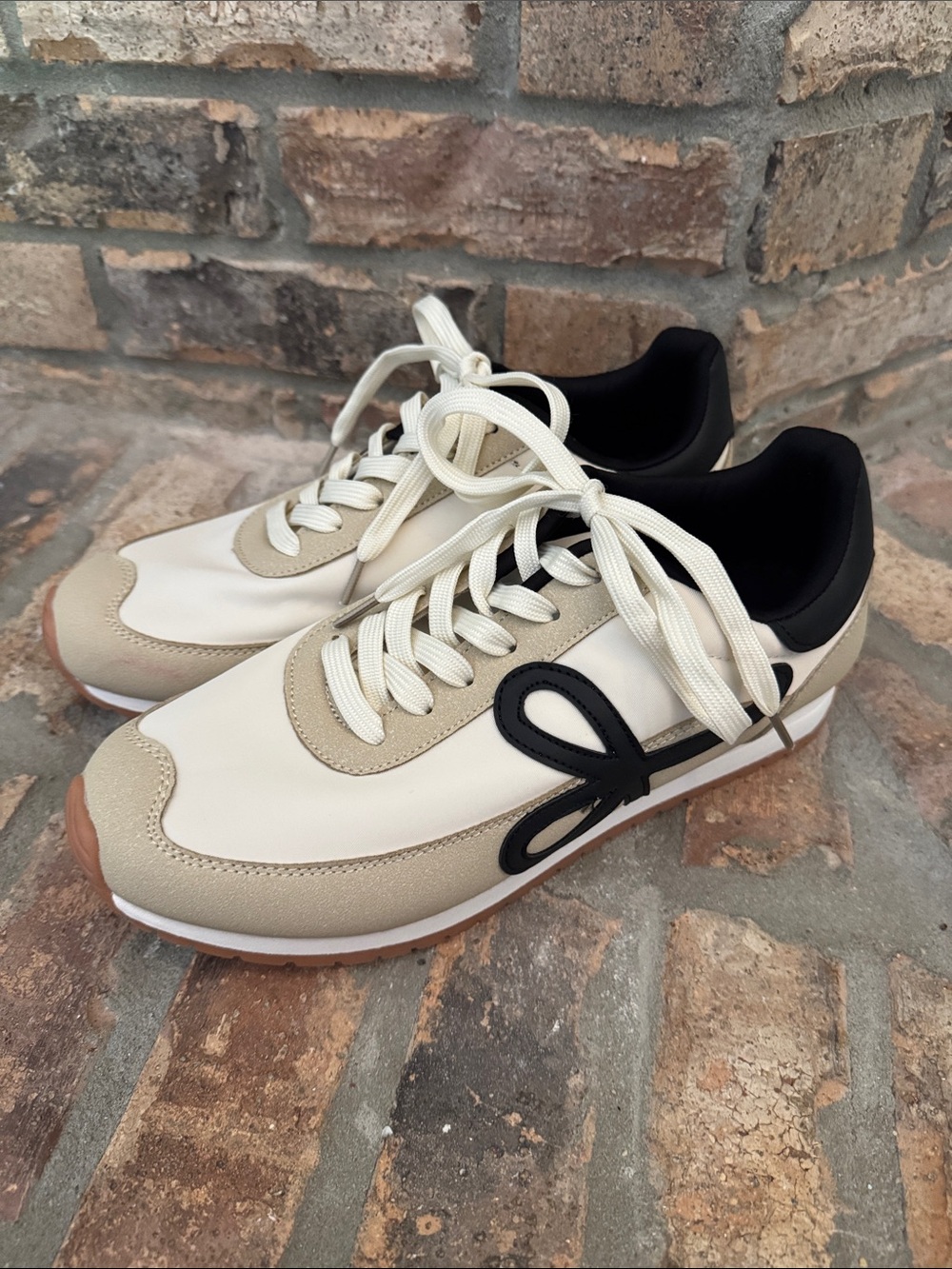 La Sheelah Women's Cream & Beige Casual Sneakers with Black Accent Size 10